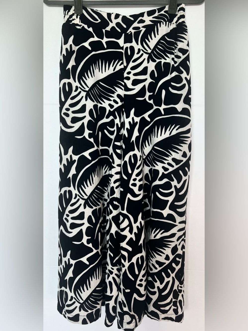 Rose & Olive Women’s XS Black White Tropical Leaf Wide-Leg Pants